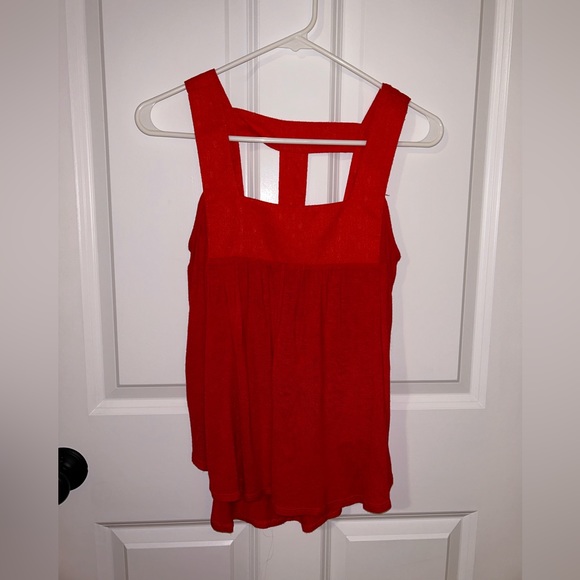 Red detailed back tank top - size small - Picture 2 of 6